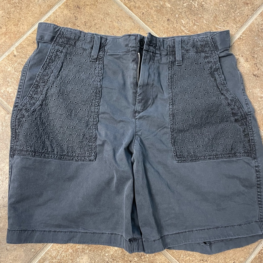 Gap cotton twill girlfriend shorts.